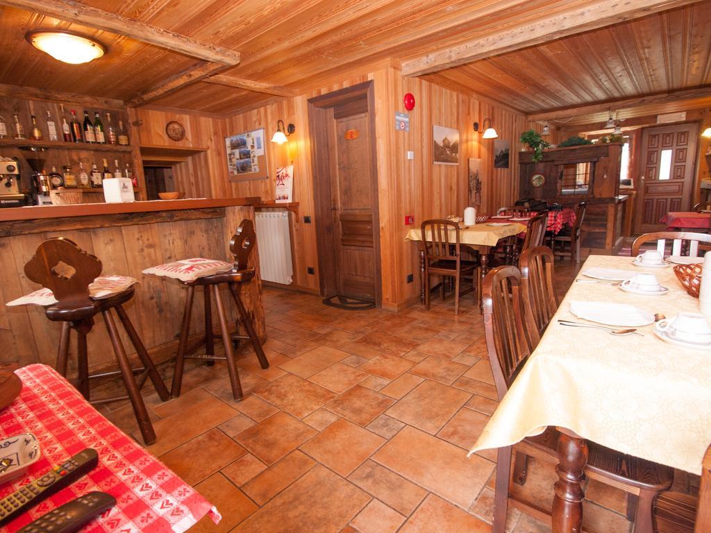 Le Vieux Rascard Chambres D'Hotes Champoluc Exterior photo