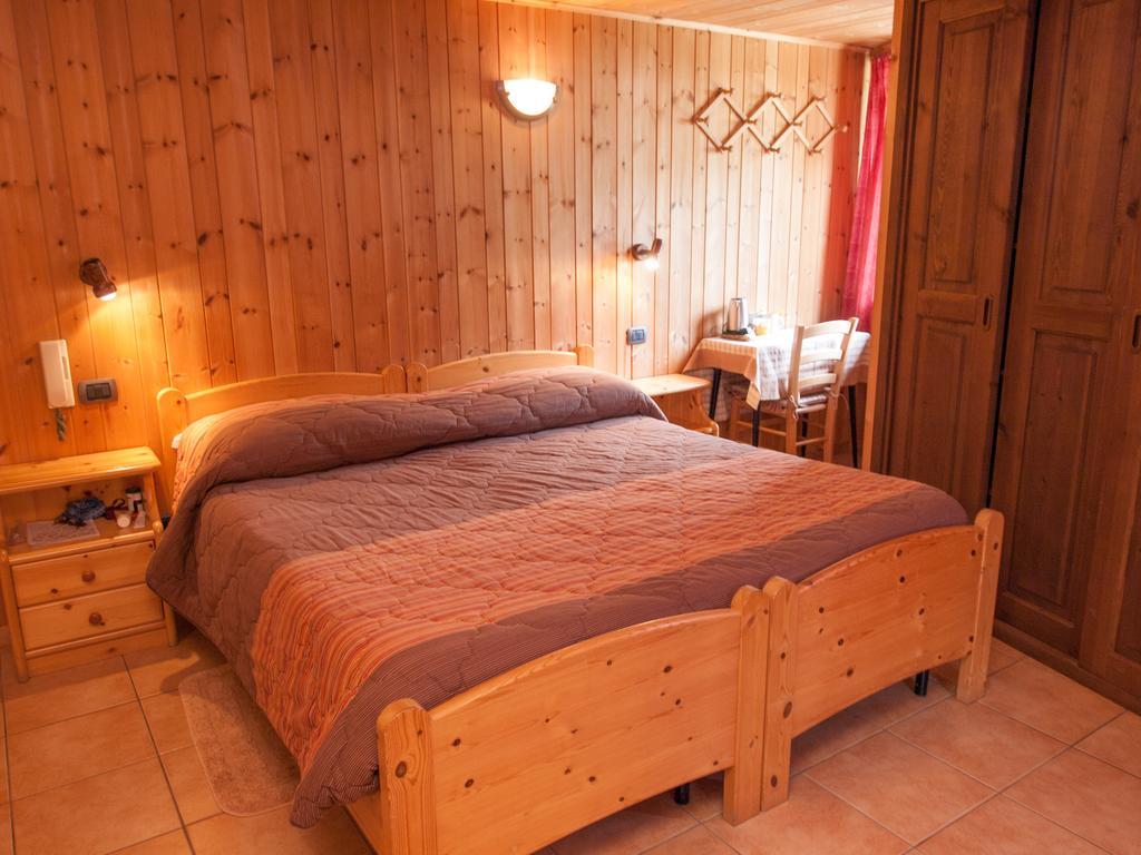 Le Vieux Rascard Chambres D'Hotes Champoluc Room photo